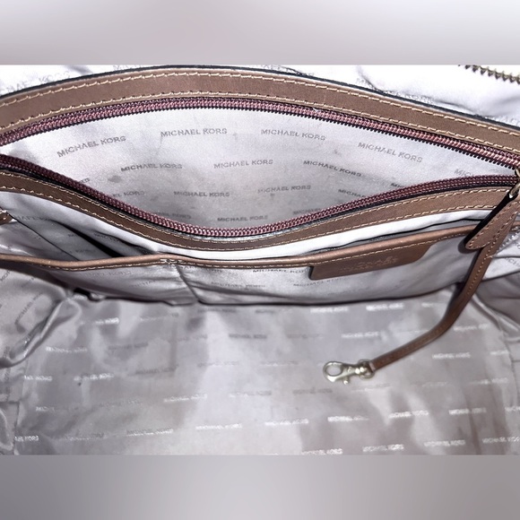 Michael Kors Emry Large Top Zip Tote - Picture 13 of 16